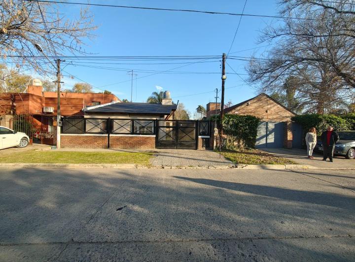 Casa · 75m² · 4 Ambientes · 2 Cocheras