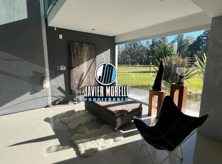 Casa · 200m² · 6 Ambientes