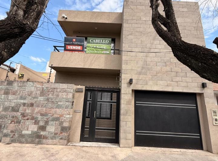 Casa · 207m² · 4 Ambientes · 1 Cochera