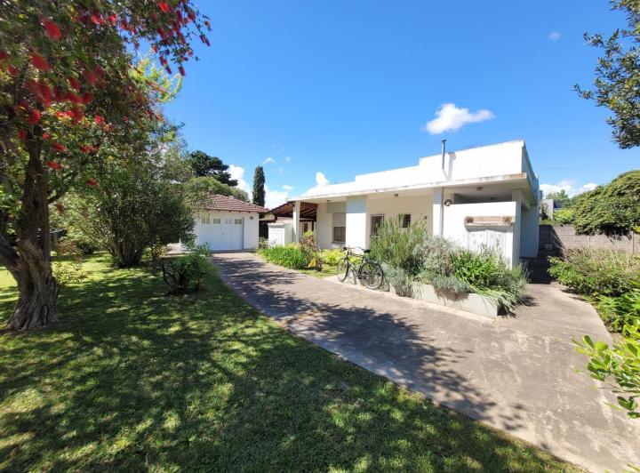 Casa · 290m² · 3 Dormitorios · 7 Cocheras