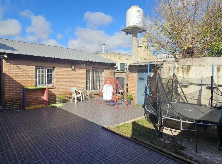 Casa · 1ha · 3 Ambientes · 2 Cocheras