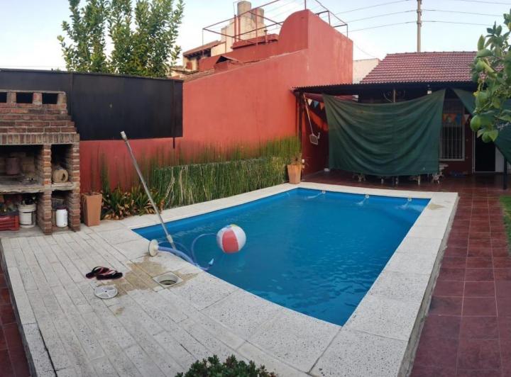 Casa · 1m² · 4 Ambientes · 1 Cochera