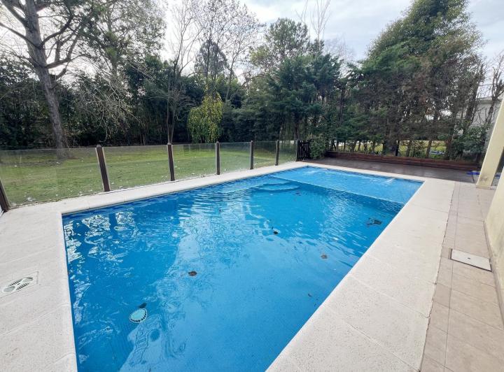 Casa · 880m² · 4 Ambientes
