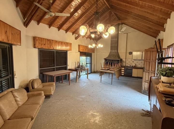 Casa · 196m² · 5 Ambientes · 1 Cochera