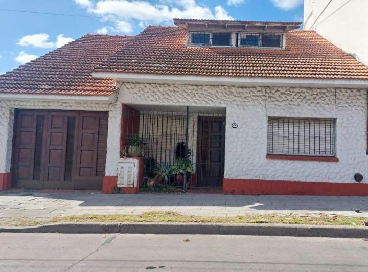 Casa · 342m² · 5 Ambientes · 1 Cochera