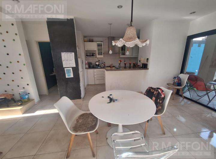 Casa · 140m² · 5 Ambientes · 2 Cocheras