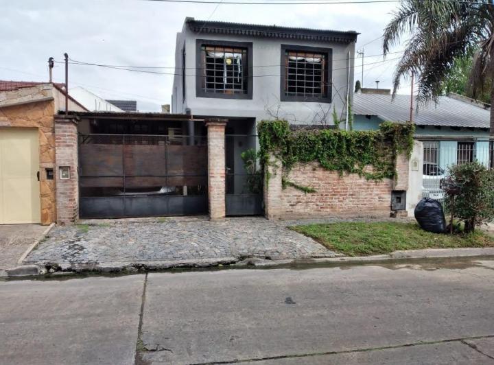Casa · 90m² · 3 Ambientes · 3 Cocheras