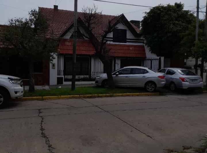 Casa · 200m² · 4 Ambientes · 4 Cocheras