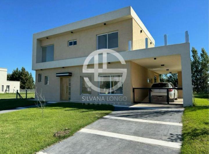 Casa · 200m² · 4 Ambientes · 2 Cocheras