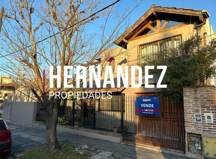 Casa · 180m² · 3 Ambientes · 1 Cochera