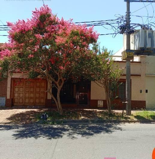Casa · 130m² · 4 Ambientes · 1 Cochera