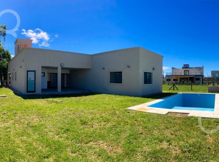 Casa · 175m² · 4 Ambientes · 2 Cocheras