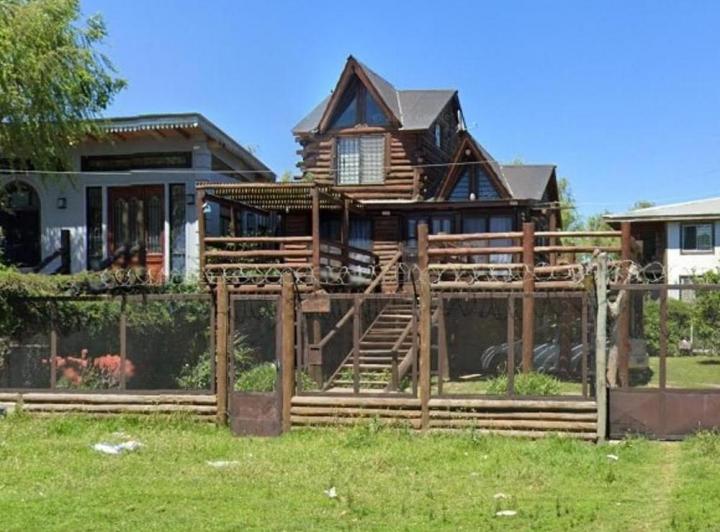 Casa · 100ha · 4 Ambientes · 1 Cochera