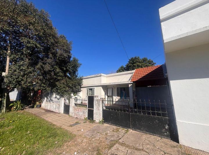 Casa · 130m² · 4 Ambientes · 2 Cocheras