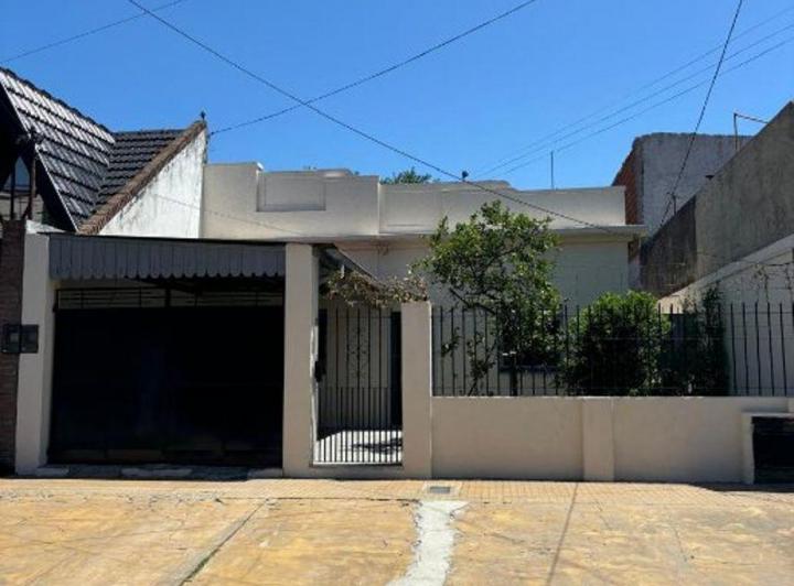 Casa · 80m² · 3 Ambientes · 1 Cochera