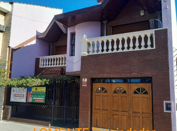 Casa · 190m² · 4 Ambientes · 1 Cochera