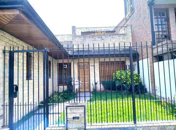 Casa · 180m² · 4 Ambientes · 1 Cochera