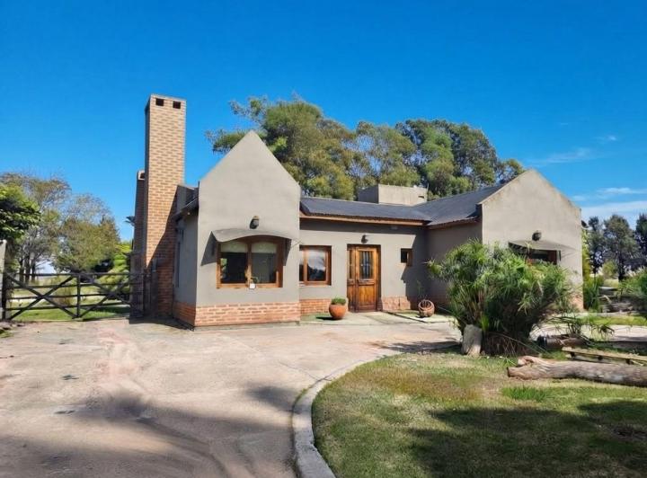 Casa · 130m² · 4 Ambientes · 2 Cocheras