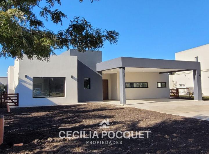 Casa · 228m² · 4 Ambientes · 2 Cocheras