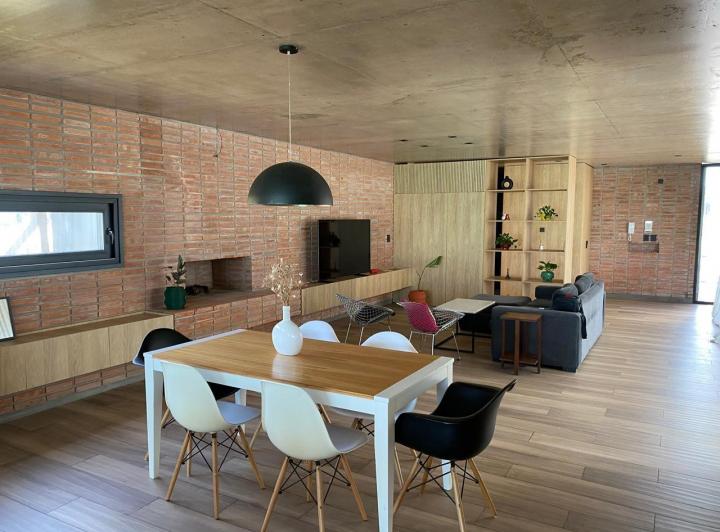 Casa · 225m² · 4 Ambientes · 2 Cocheras