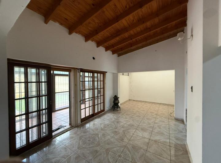 Casa · 5 Ambientes · 1 Cochera
