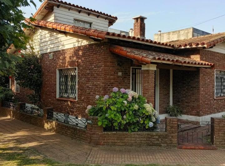 Casa · 95m² · 4 Ambientes · 1 Cochera