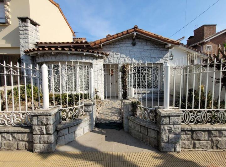 Casa · 160m² · 3 Ambientes · 1 Cochera