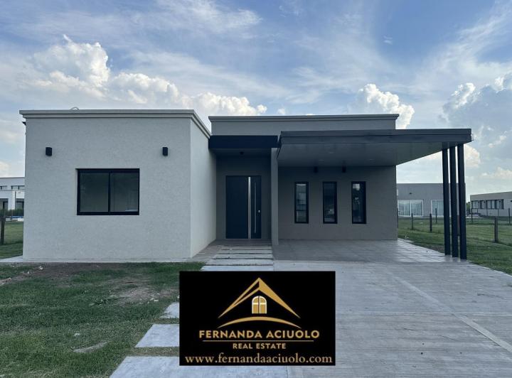 Casa · 140m² · 4 Ambientes · 2 Cocheras
