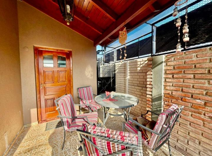 Casa · 300m² · 3 Ambientes · 1 Cochera