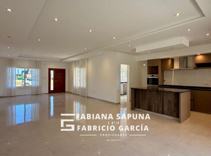 Casa · 145m² · 4 Ambientes · 1 Cochera