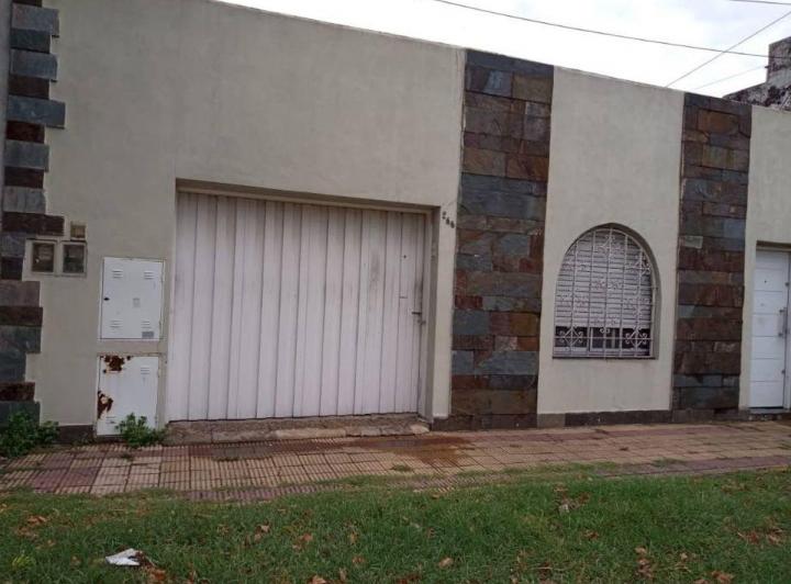 Casa · 250m² · 3 Ambientes · 1 Cochera