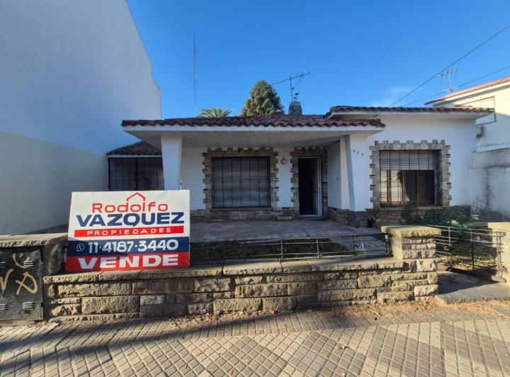 Casa · 140m² · 4 Ambientes · 1 Cochera