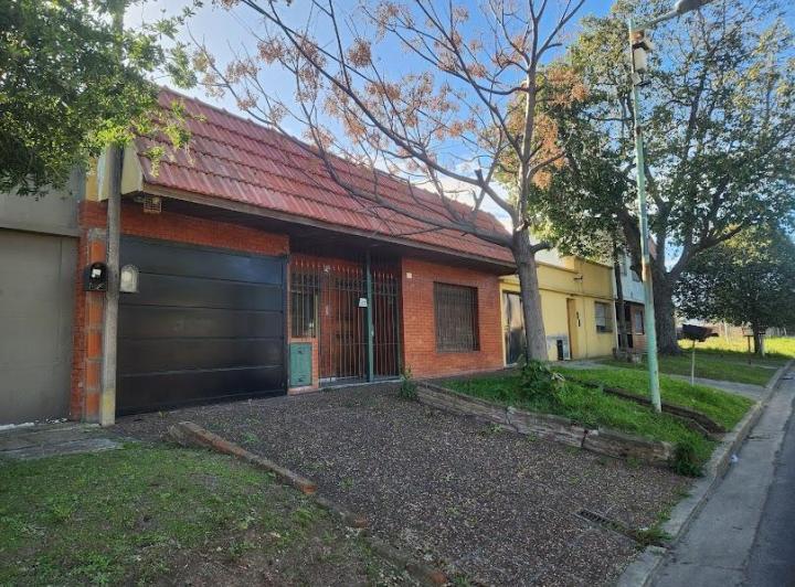 Casa · 141m² · 6 Ambientes · 1 Cochera