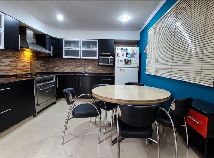 Casa · 221m² · 3 Ambientes · 2 Cocheras
