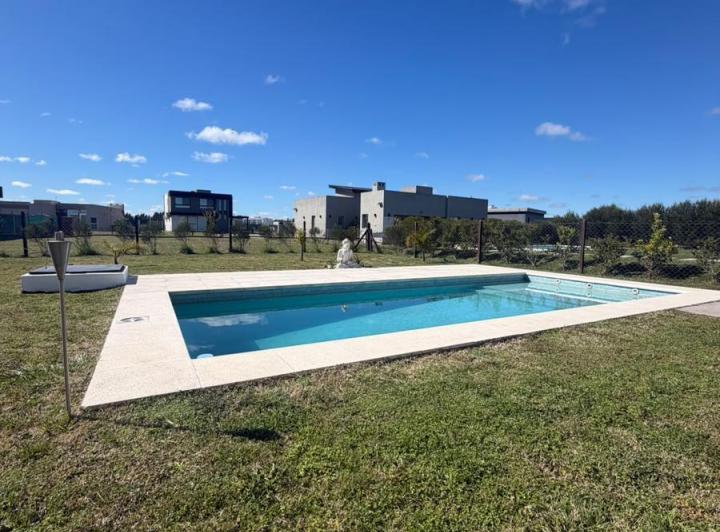 Casa · 700m² · 4 Ambientes · 1 Cochera
