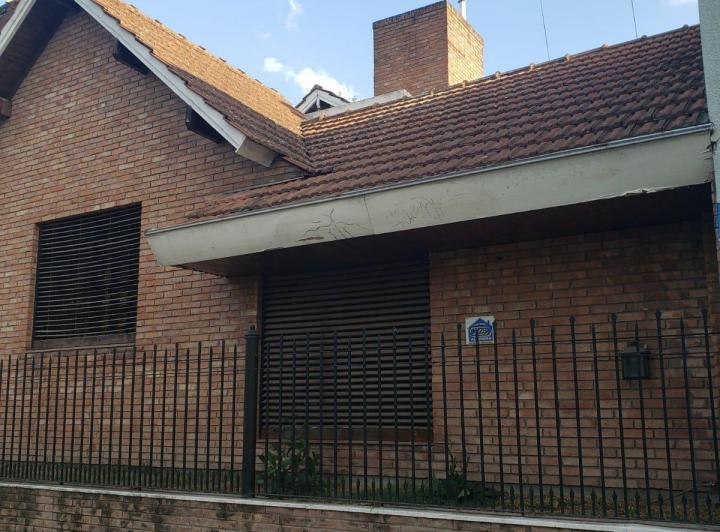 Casa · 220m² · 5 Ambientes · 1 Cochera