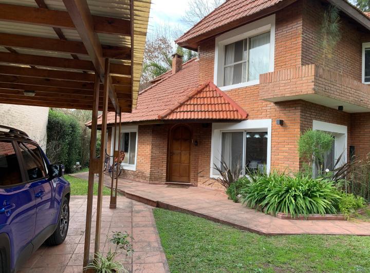 Casa · 285m² · 6 Ambientes · 2 Cocheras