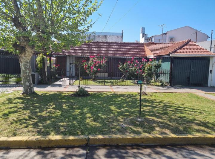 Casa · 110m² · 4 Ambientes · 1 Cochera