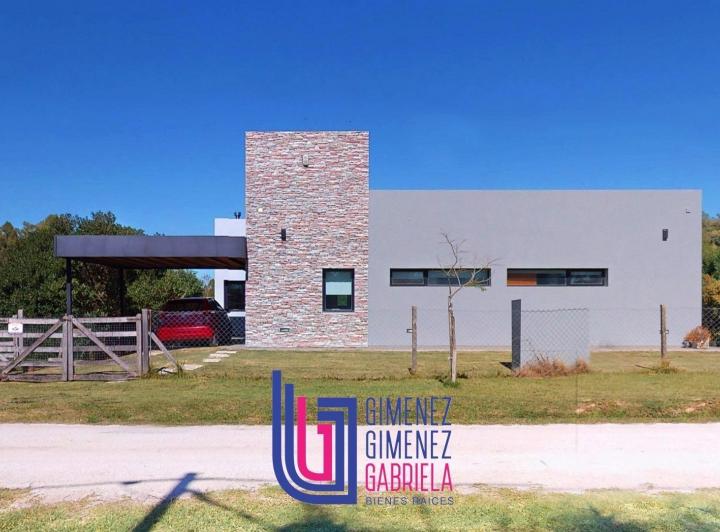 Casa · 178m² · 3 Ambientes · 2 Cocheras
