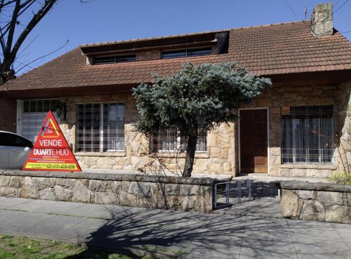 Casa · 166m² · 4 Ambientes · 1 Cochera