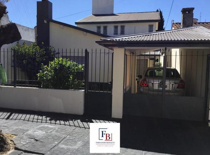 Casa · 210m² · 5 Ambientes · 1 Cochera