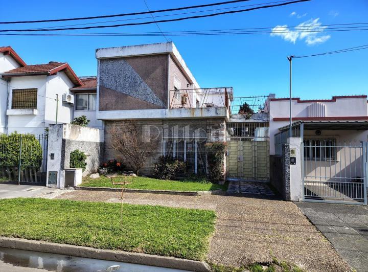 Casa · 195m² · 4 Ambientes · 2 Cocheras