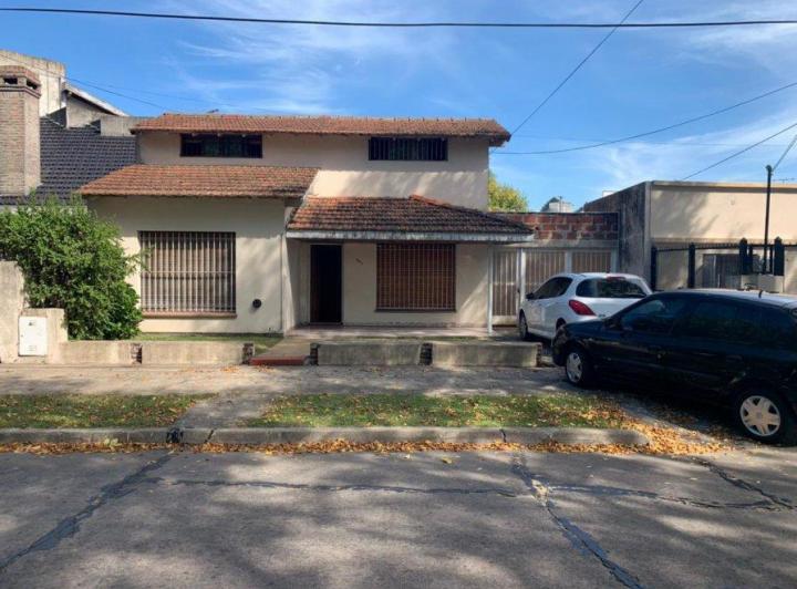 Casa · 130m² · 4 Ambientes · 1 Cochera