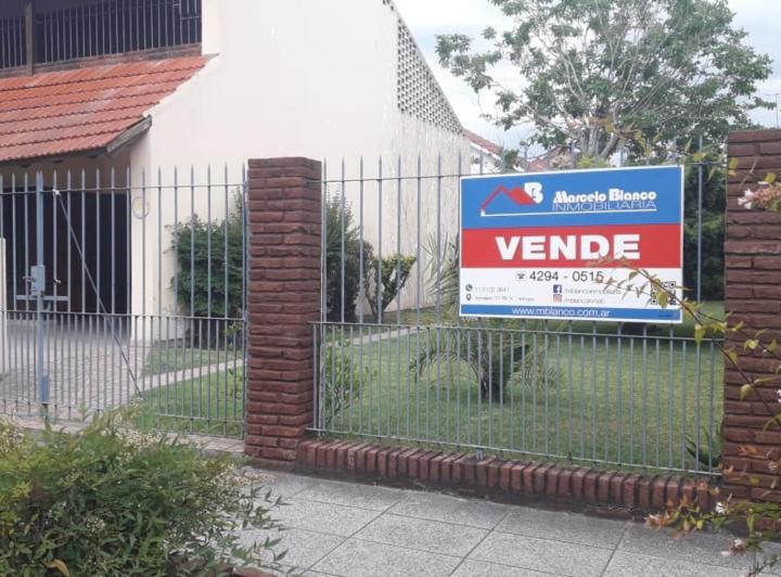 Casa · 180m² · 4 Ambientes · 1 Cochera