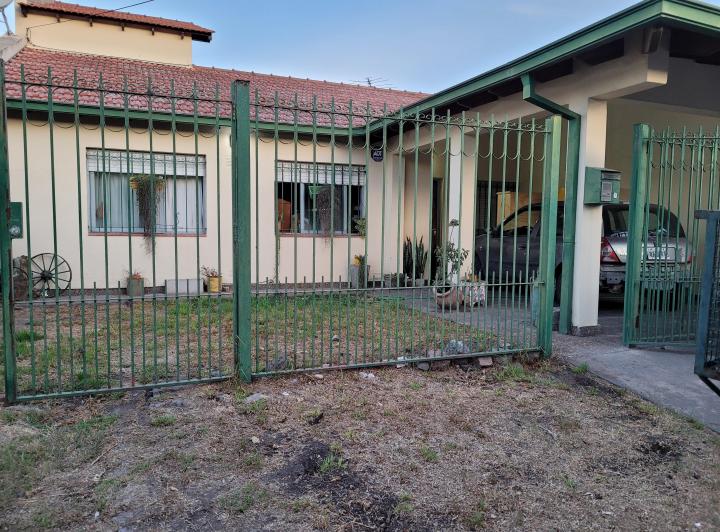 Casa · 98m² · 6 Ambientes · 1 Cochera