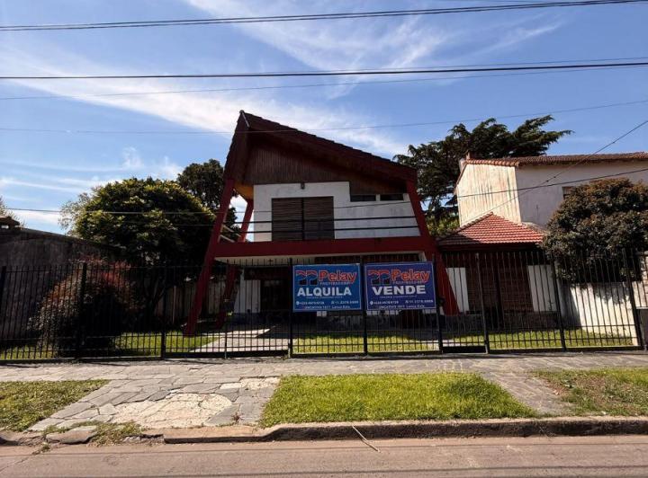 Casa · 200m² · 5 Ambientes · 1 Cochera