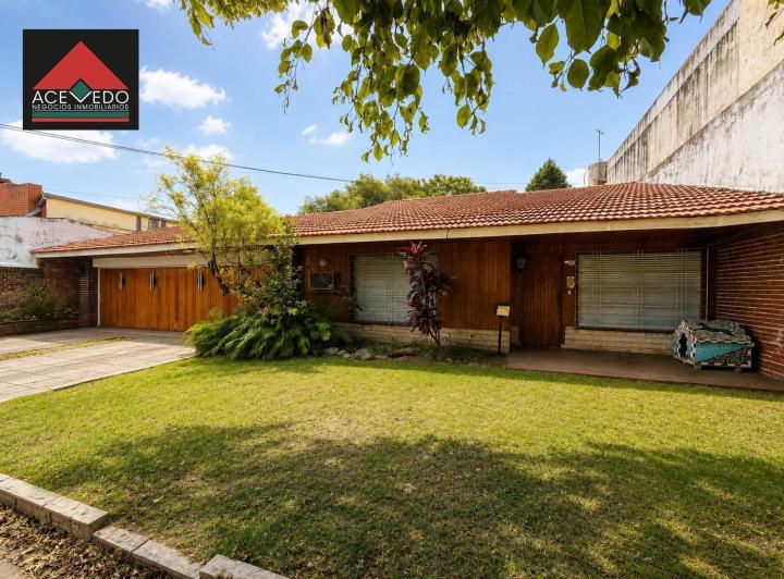 Casa · 860m² · 5 Ambientes · 3 Cocheras
