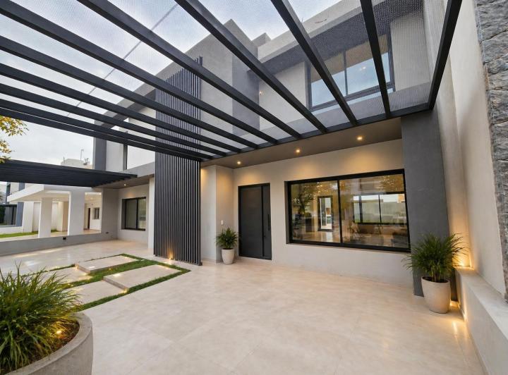 Casa · 180m² · 4 Ambientes · 2 Cocheras
