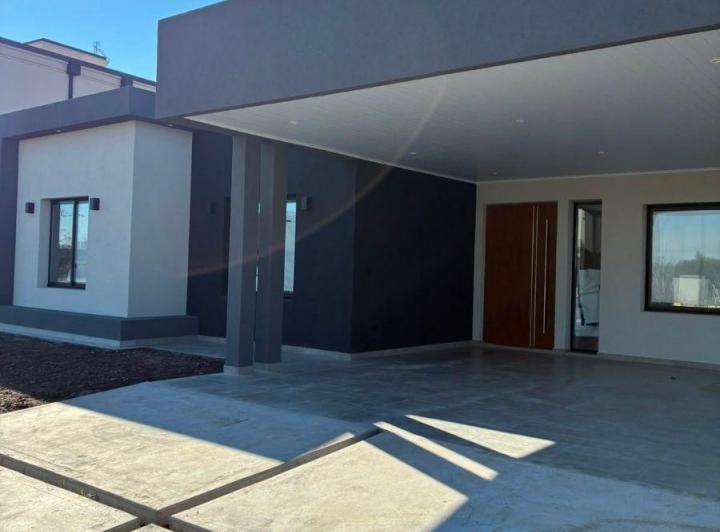 Casa · 159m² · 4 Ambientes · 2 Cocheras