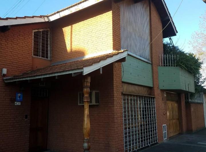 Casa · 1m² · 4 Ambientes · 1 Cochera